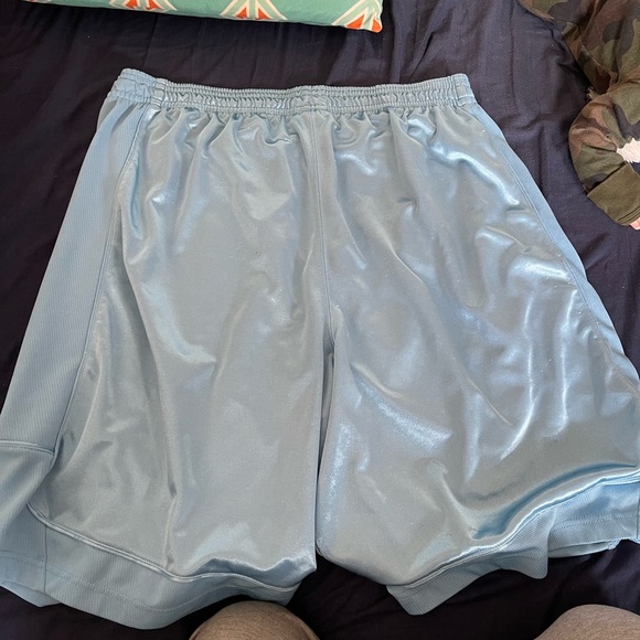 And1 basketball shorts - Picture 2 of 4